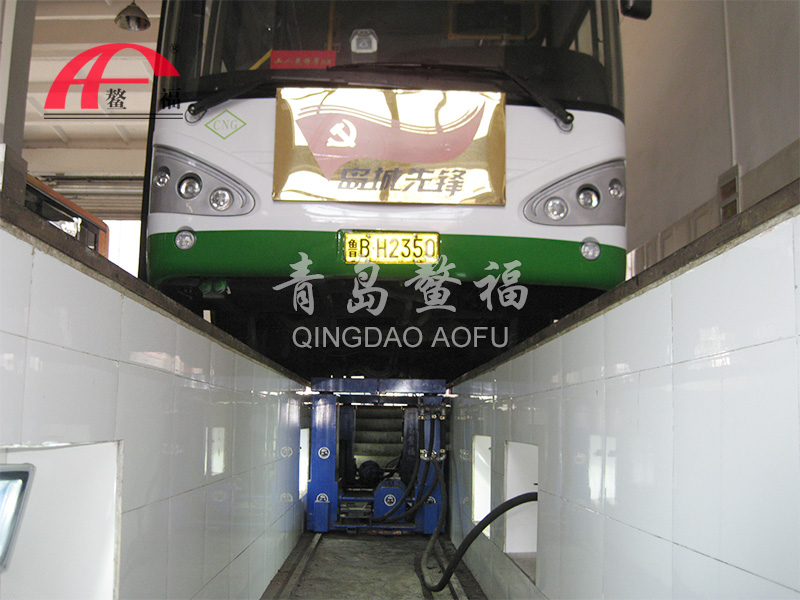 青島公交氣動(dòng)地溝舉升機(jī)